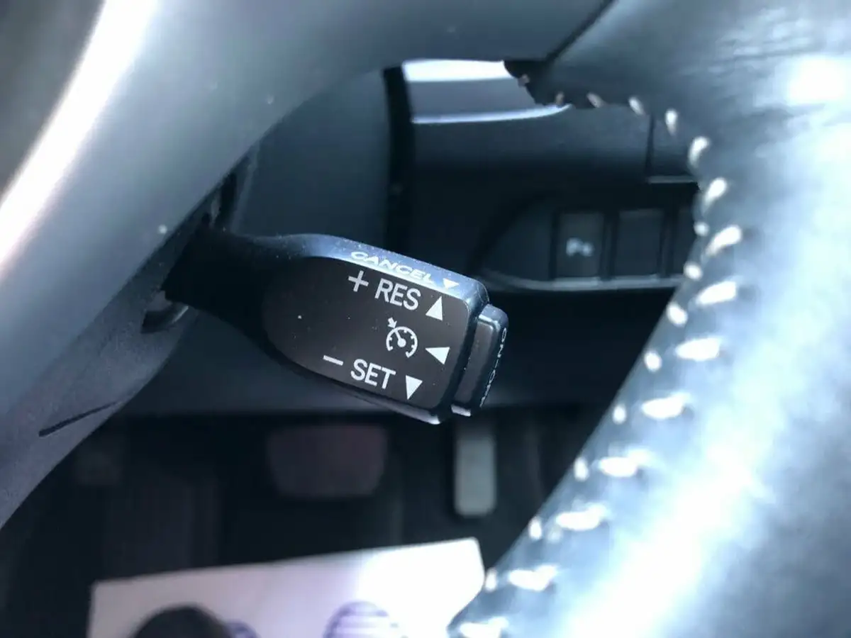 2014-lexus-ct-200h-18-advance-big-32