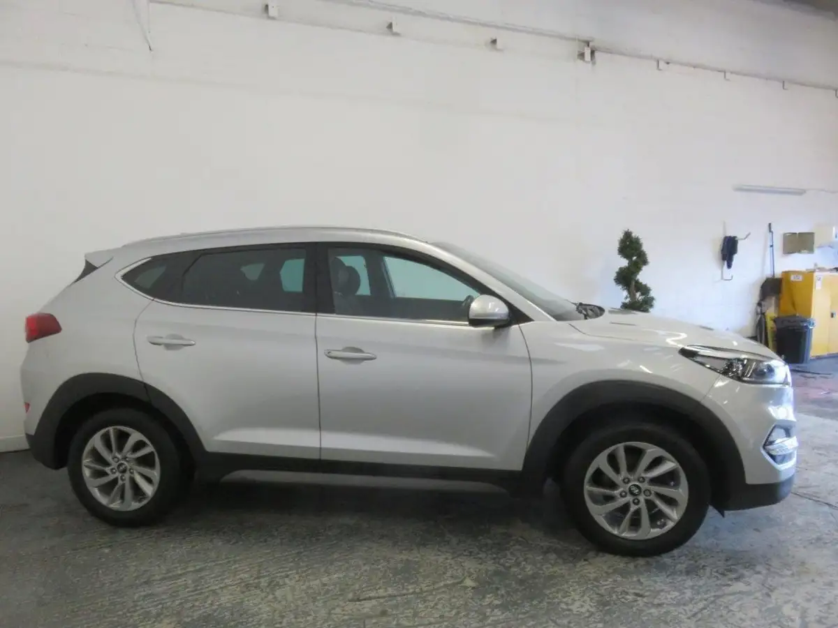 2016-hyundai-tucson-17crdi-blue-drive-premium-116ps-big-3