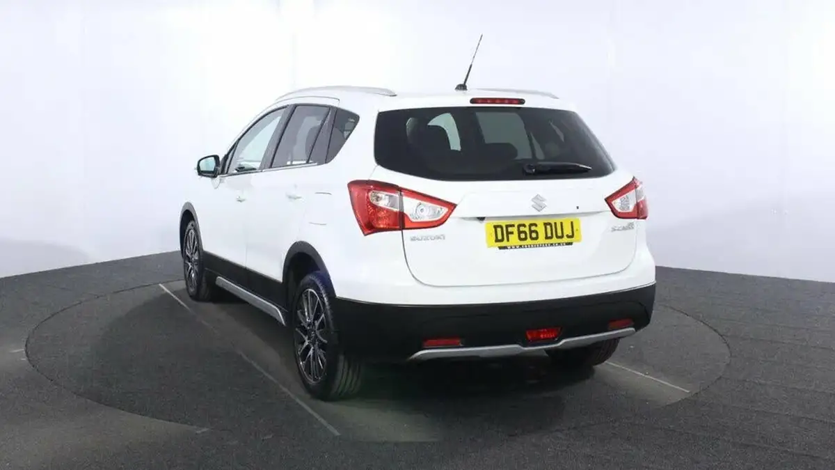 2016-suzuki-s-cross-16-sz-t-cvt-big-4