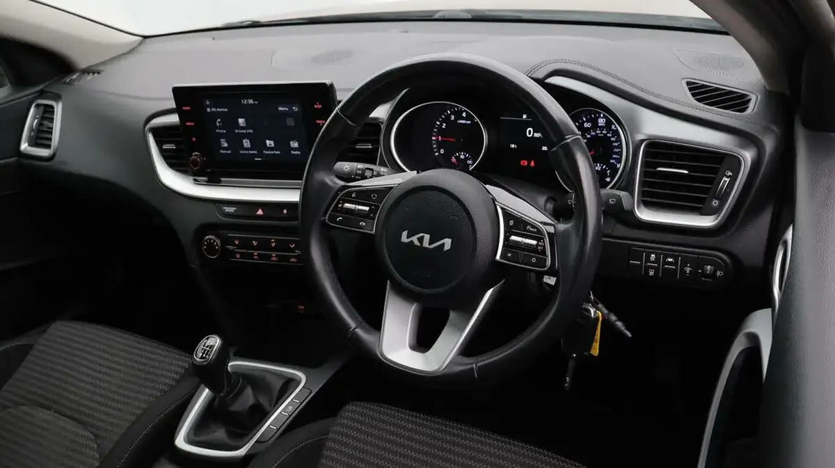 2022-kia-xceed-10-t-gdi-2-big-9