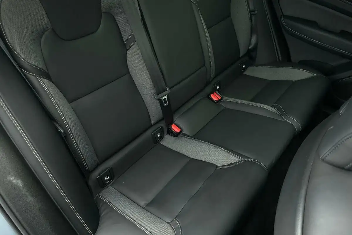 2022-volvo-xc60-20td-b4-r-design-pro-big-23
