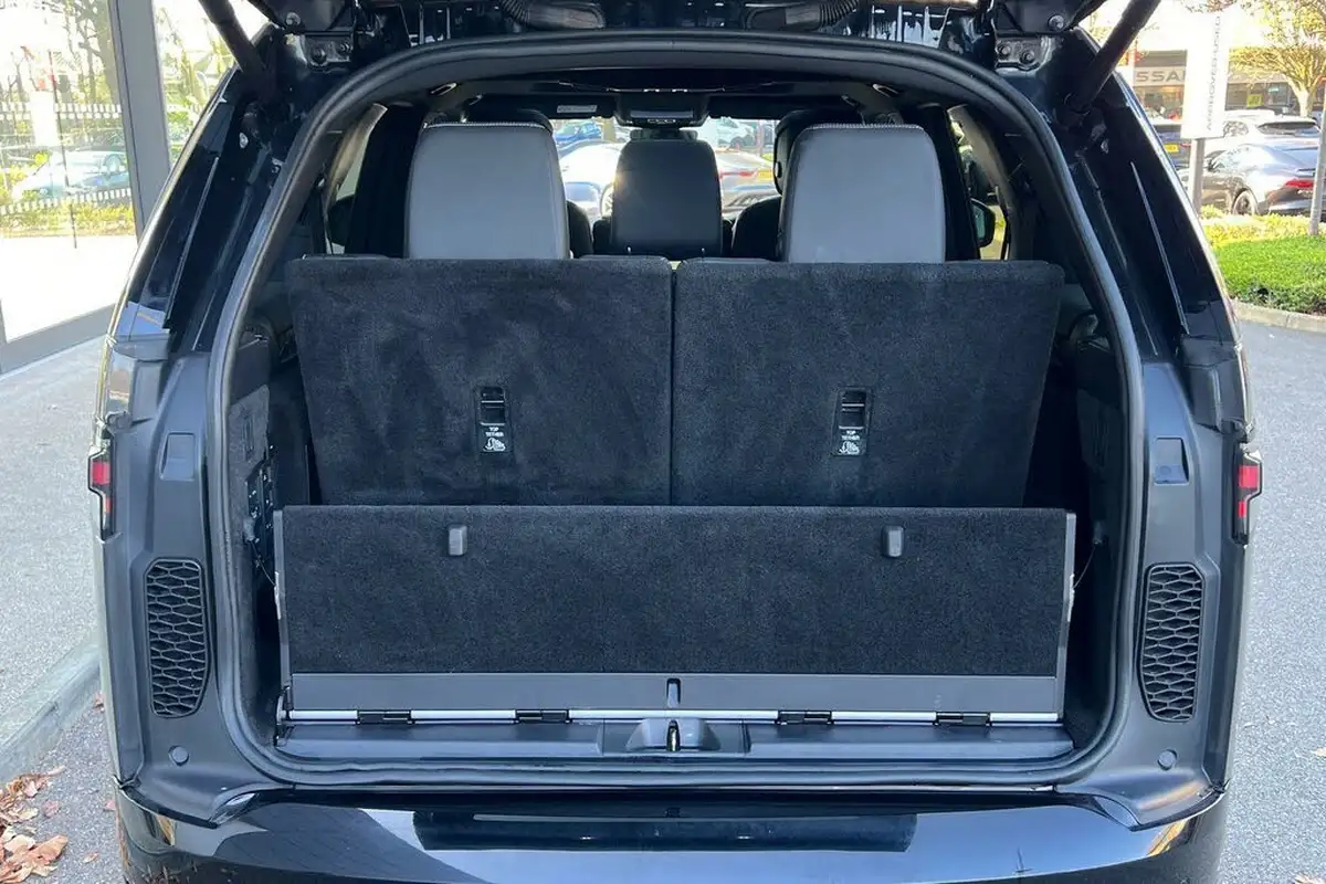 2022-land-rover-discovery-30-d300-r-dynamic-hse-big-29