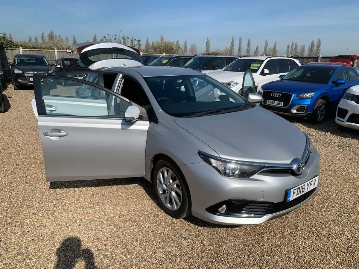 2016-toyota-auris-12-business-edition-hatchback-big-45