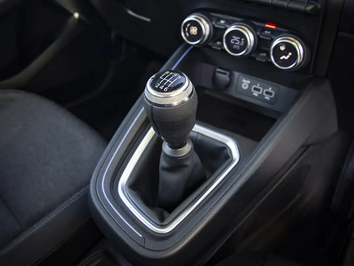 2021-renault-clio-10-tce-iconic-90ps-big-14