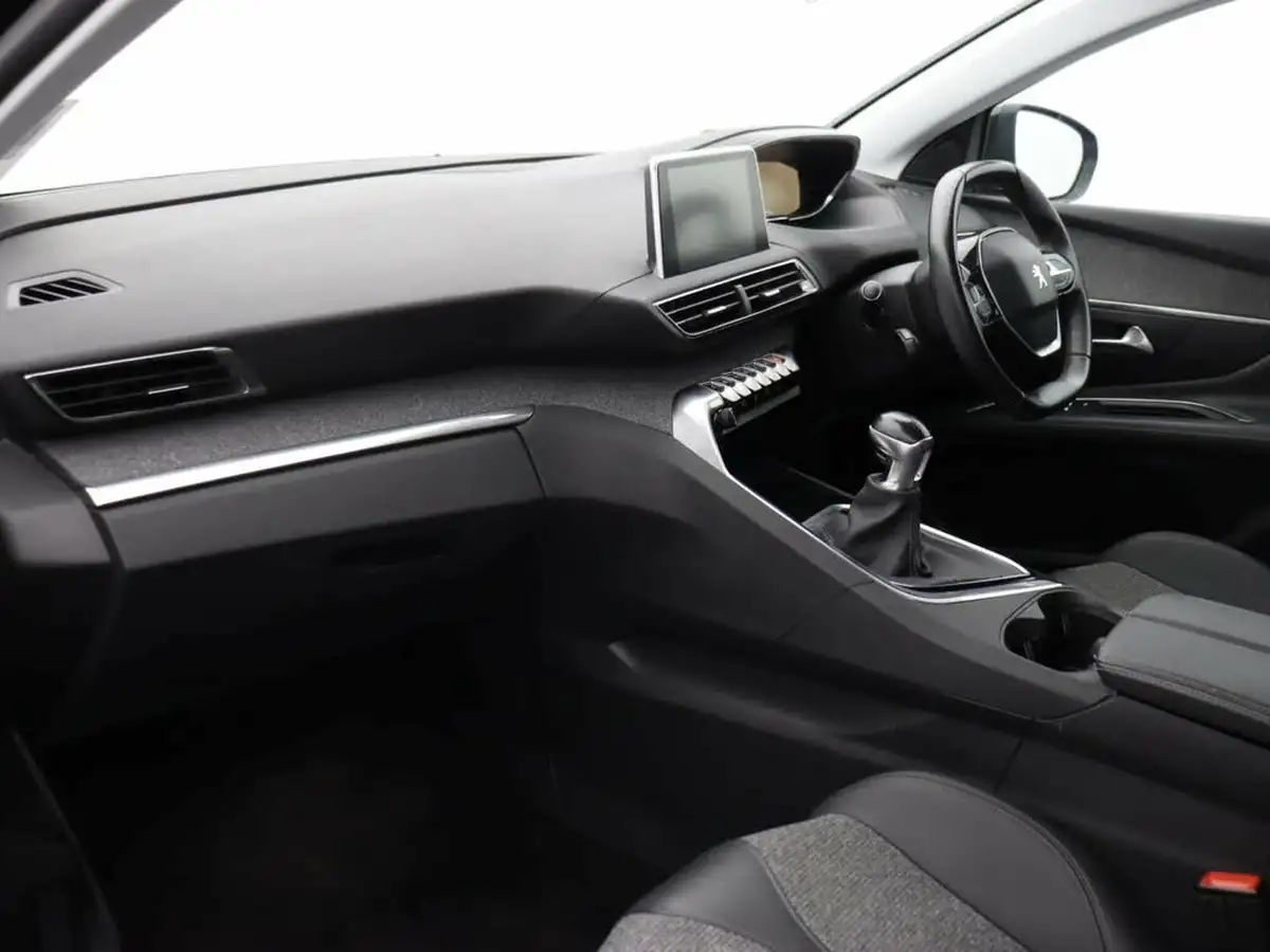 2020-peugeot-3008-suv-12-puretech-allure-big-13