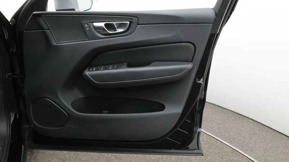 2019-volvo-xc60-20-t8-r-design-ss-big-15