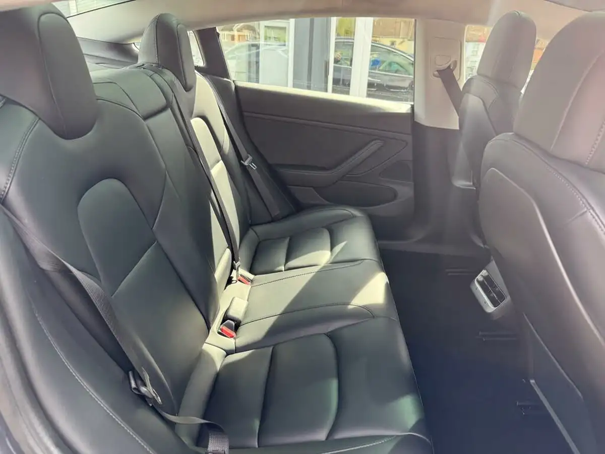 2020-tesla-model-3-e-long-range-big-9