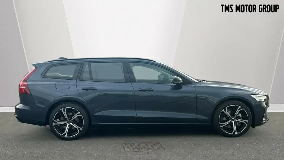 2025-volvo-v60-20-b4-plus-station-wagon-big-2