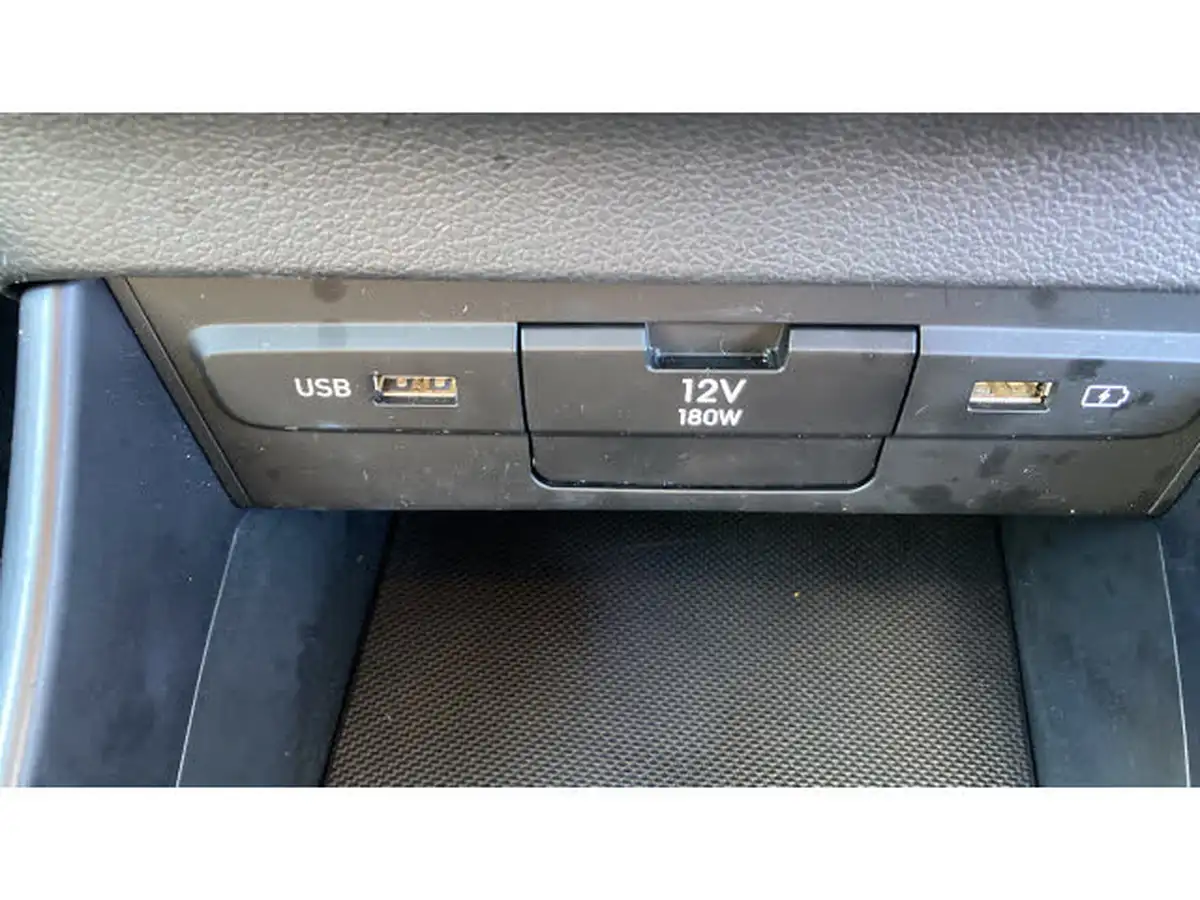 2022-hyundai-i20-10-t-gdi-premium-eclutch-imt-big-35