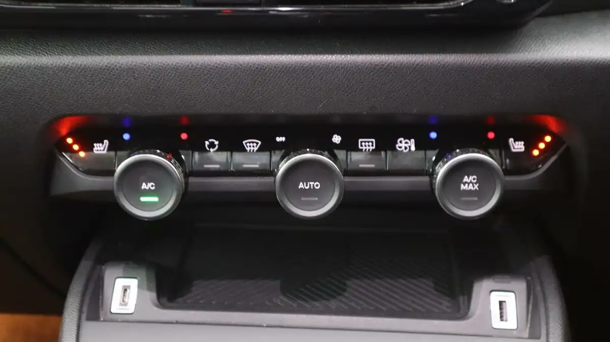 2023-citroen-c4-15bluehdi-shine-plus-big-12