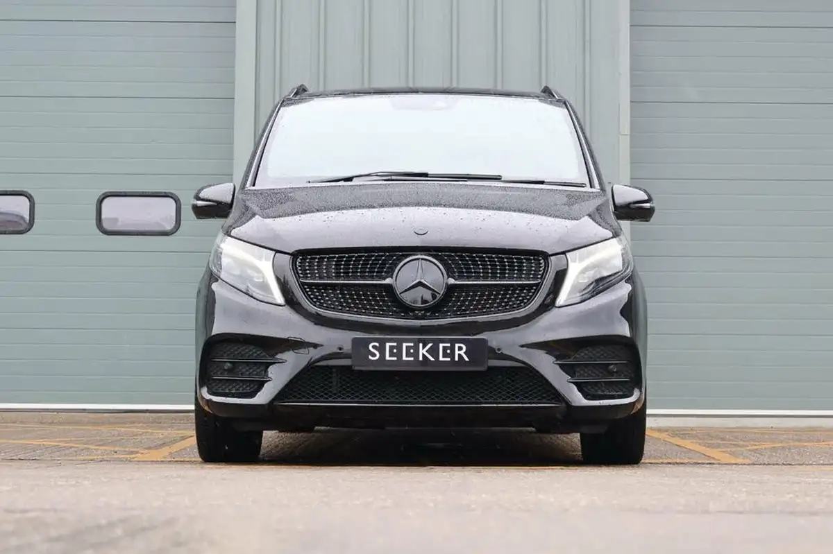2023-mercedes-benz-v-class-20d-v220d-amg-line-long-big-1