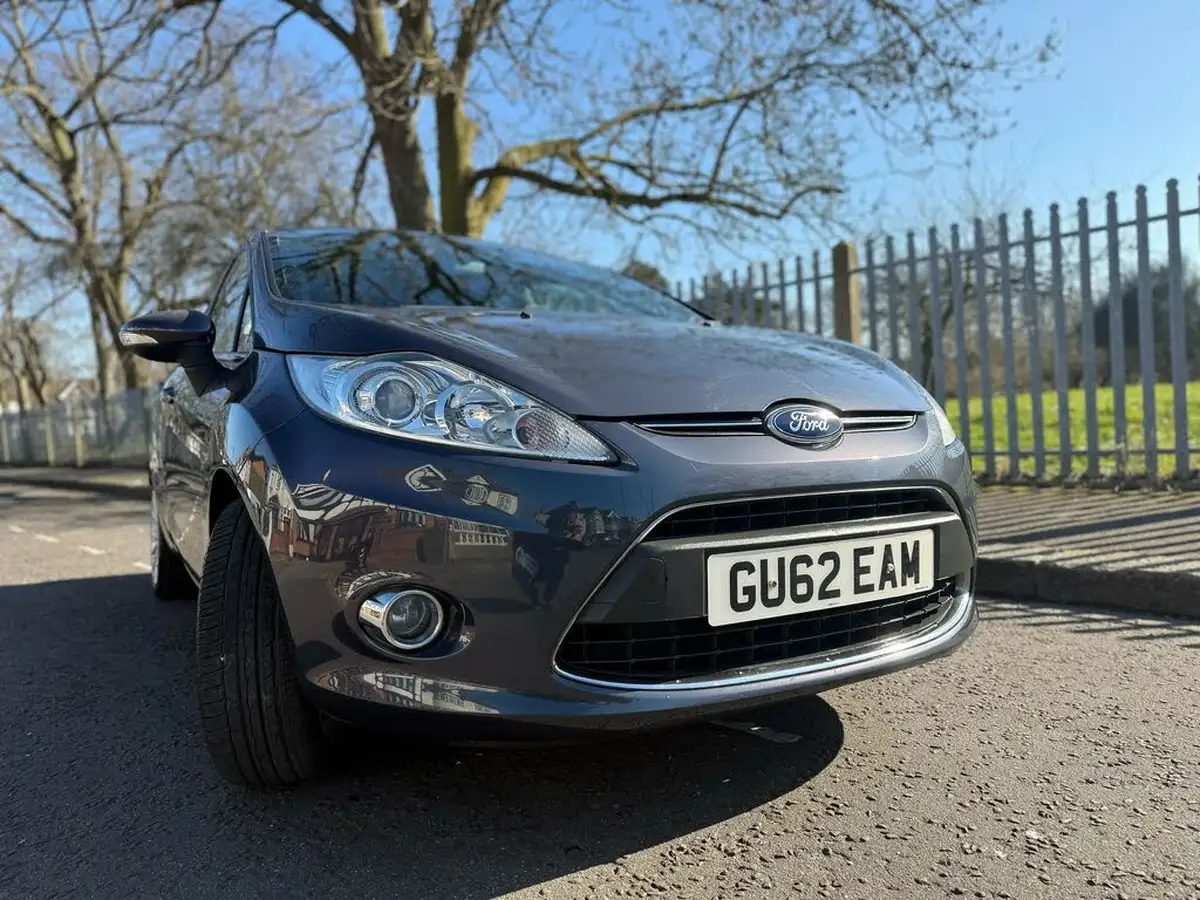 2012-ford-fiesta-14-titanium-5d-big-21