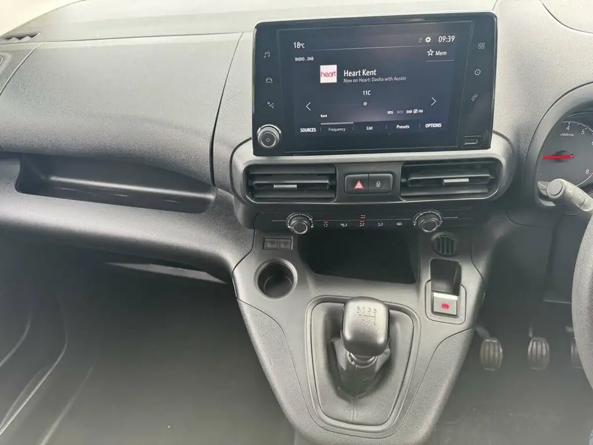 2022-vauxhall-combo-15cdti-sportive-2000-100pseu6d-big-35