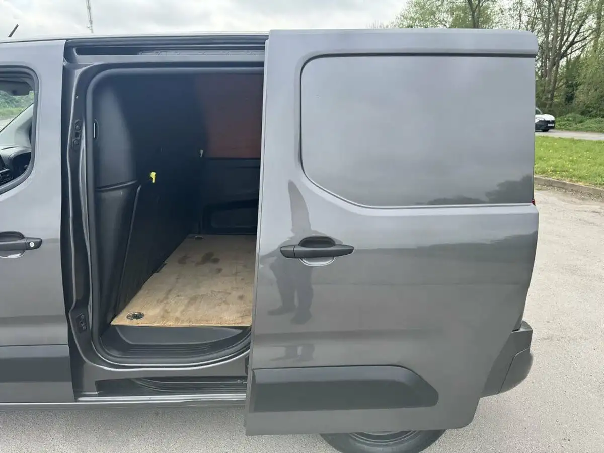2022-vauxhall-combo-15cdti-sportive-2000-100pseu6d-big-17