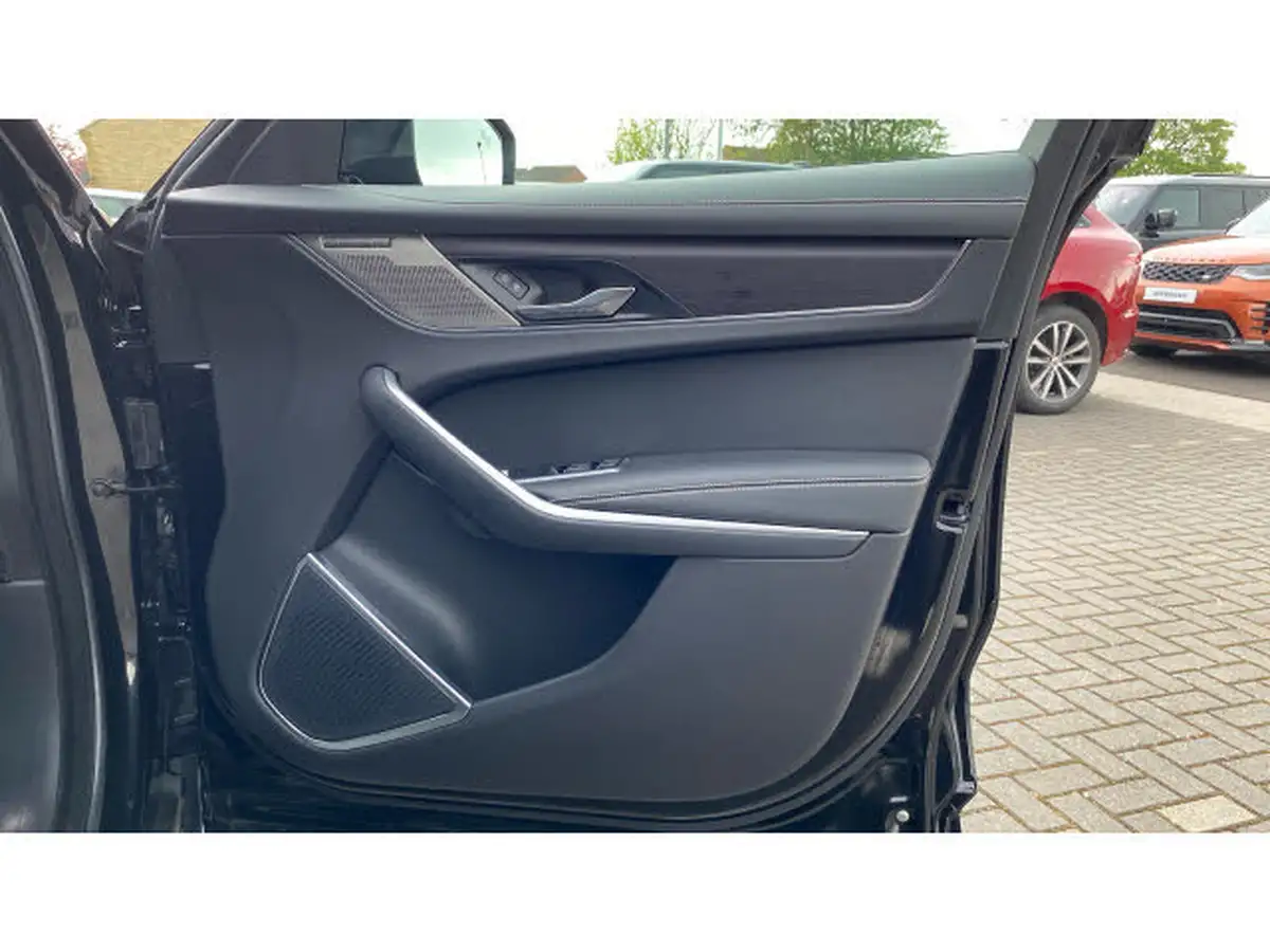 2024-jaguar-f-pace-20-d200-r-dynamic-hse-black-big-28