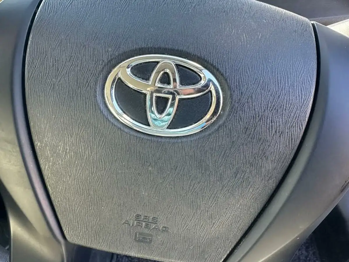 2014-toyota-yaris-big-18