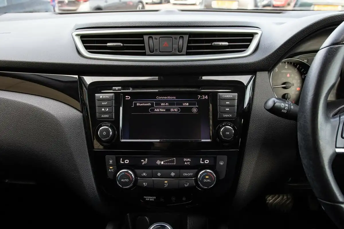 2019-nissan-qashqai-13-dig-t-acenta-premium-160ps-dct-big-26