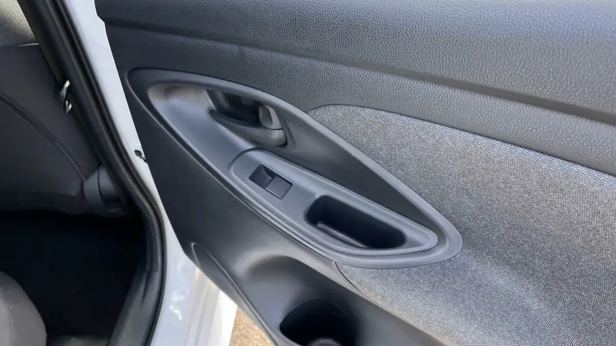 2021-toyota-yaris-15-vvt-i-design-big-26