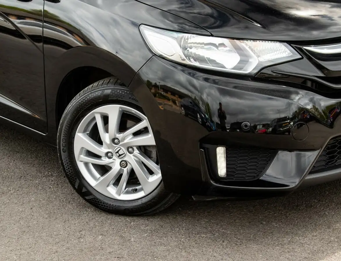 2015-honda-jazz-13-i-vtec-se-cvt-big-1