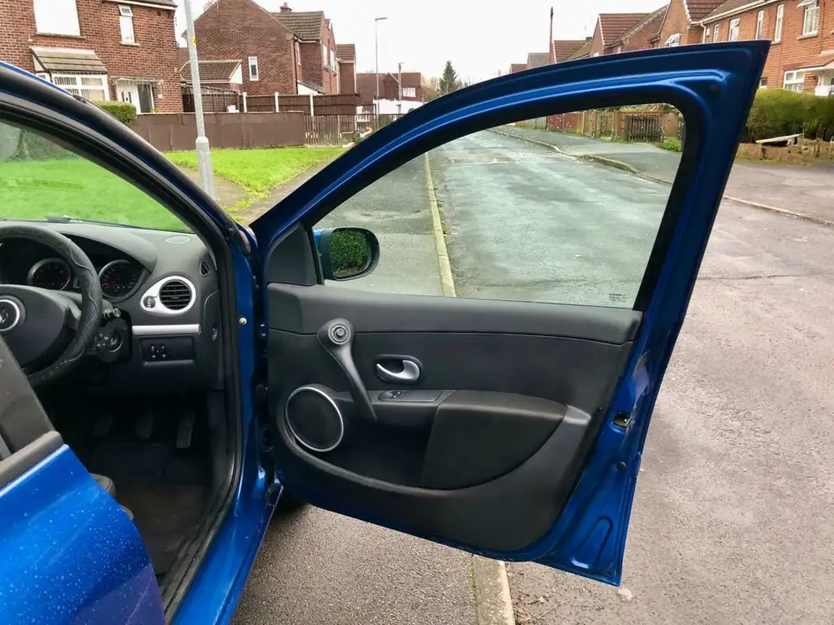 2009-renault-clio-12-dynamique-16v-100-hatchback-5d-big-26