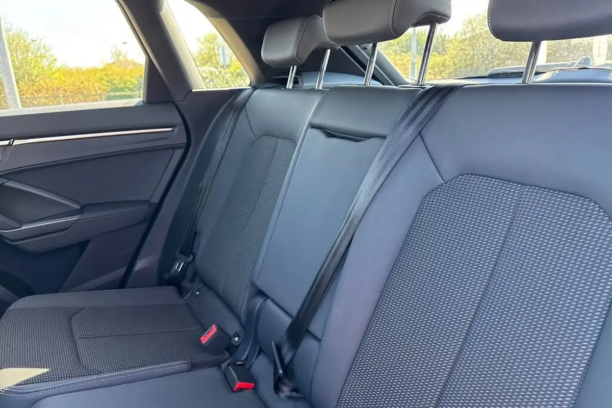 2022-audi-q3-15-35-tfsi-black-edition-codcomfort-sound-pack-sportback-big-18