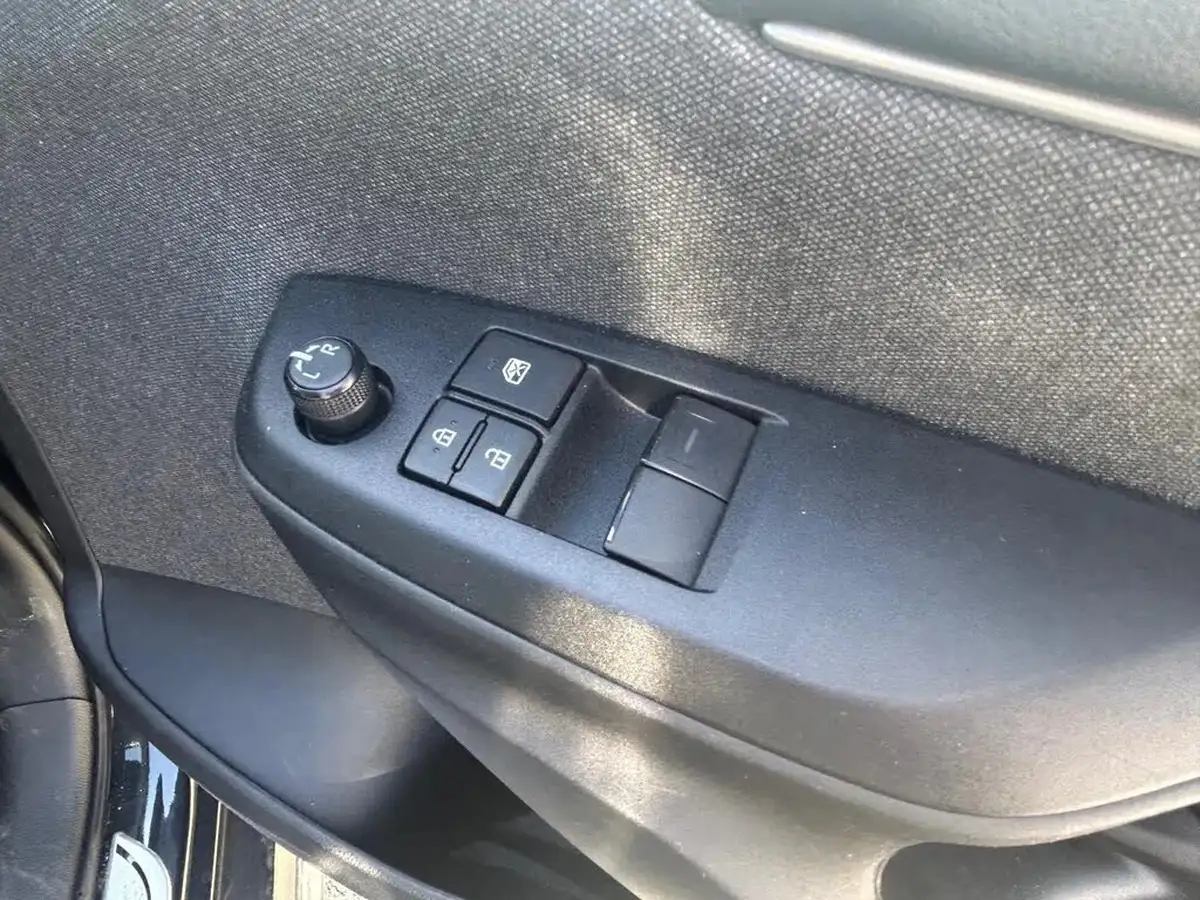 2022-toyota-yaris-15-vvt-i-icon-big-17