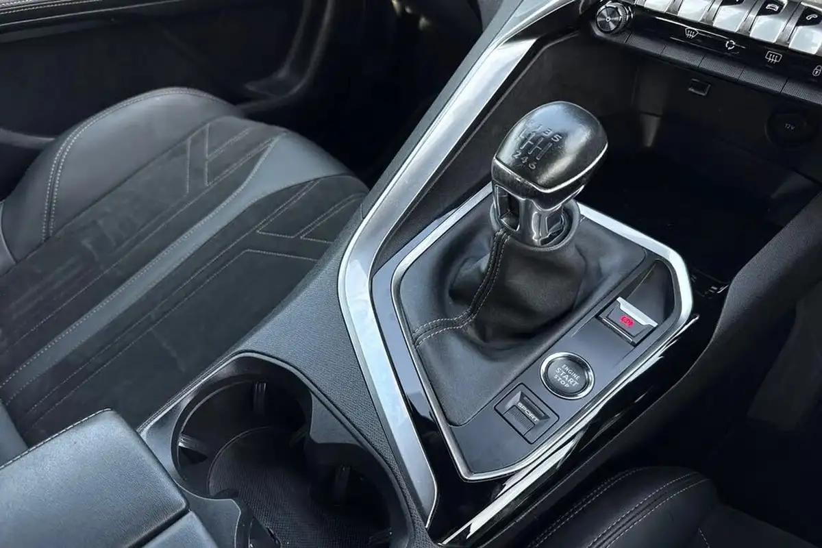 2021-peugeot-3008-suv-12-puretech-gt-big-22