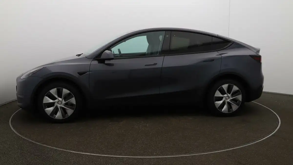 2022-tesla-model-y-e-long-range-big-4