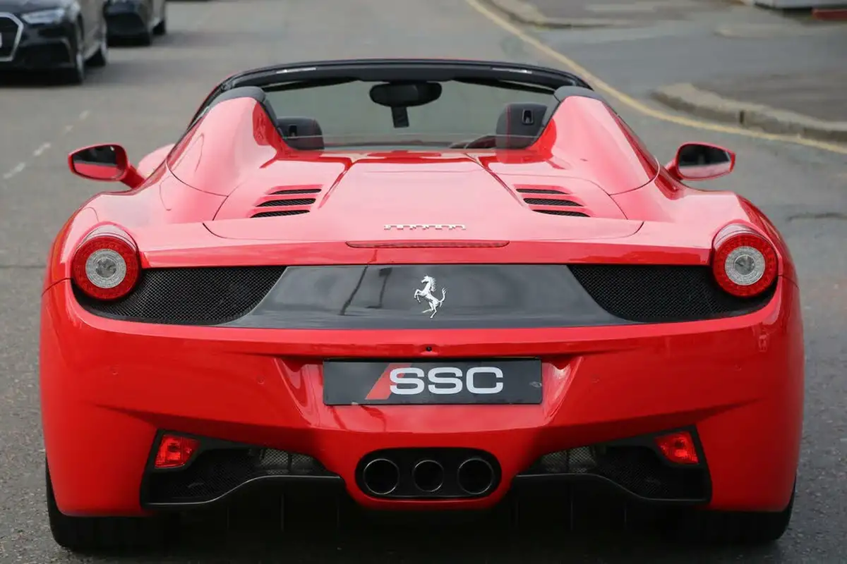 2015-ferrari-458-45-italia-big-10