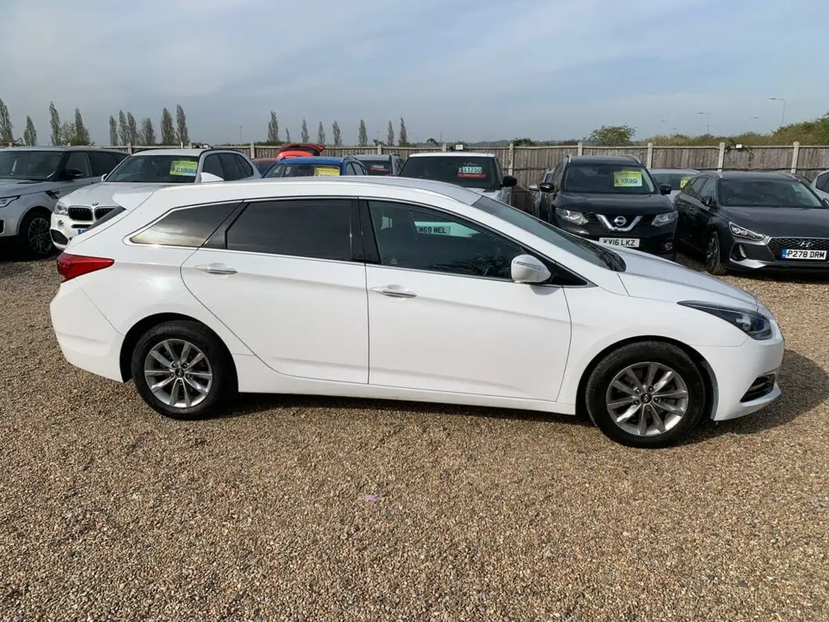 2016-hyundai-i40-17crdi-se-nav-141ps-estate-5d-big-7