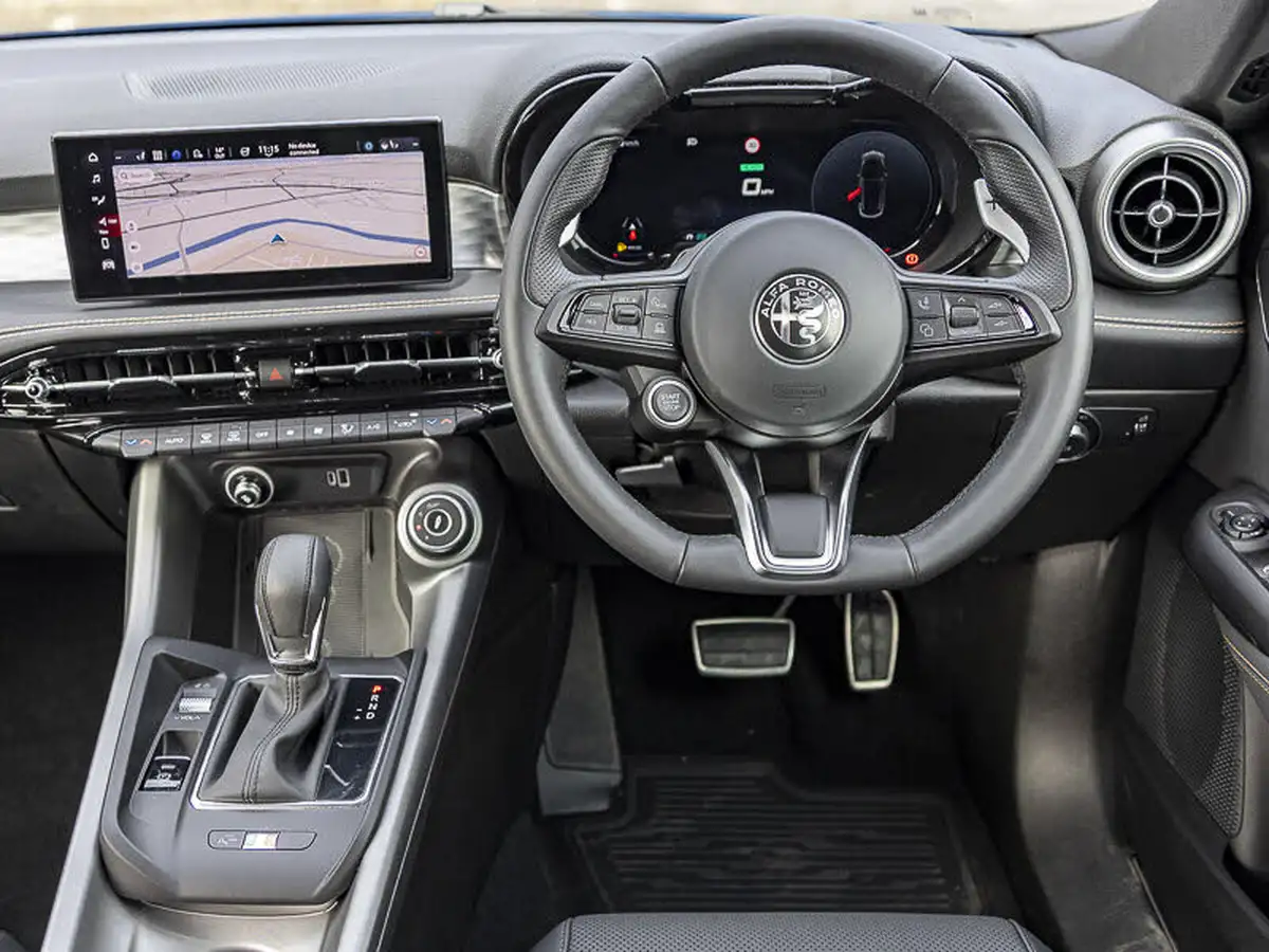 2025-alfa-romeo-tonale-15-veloce-big-11