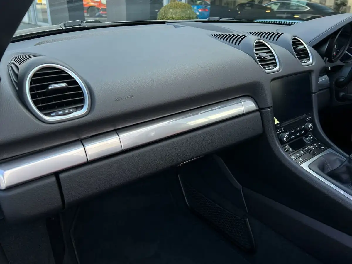 2022-porsche-boxster-718-big-57