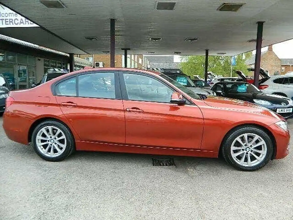 2018-bmw-3-series-20-320i-se-saloon-4d-big-1