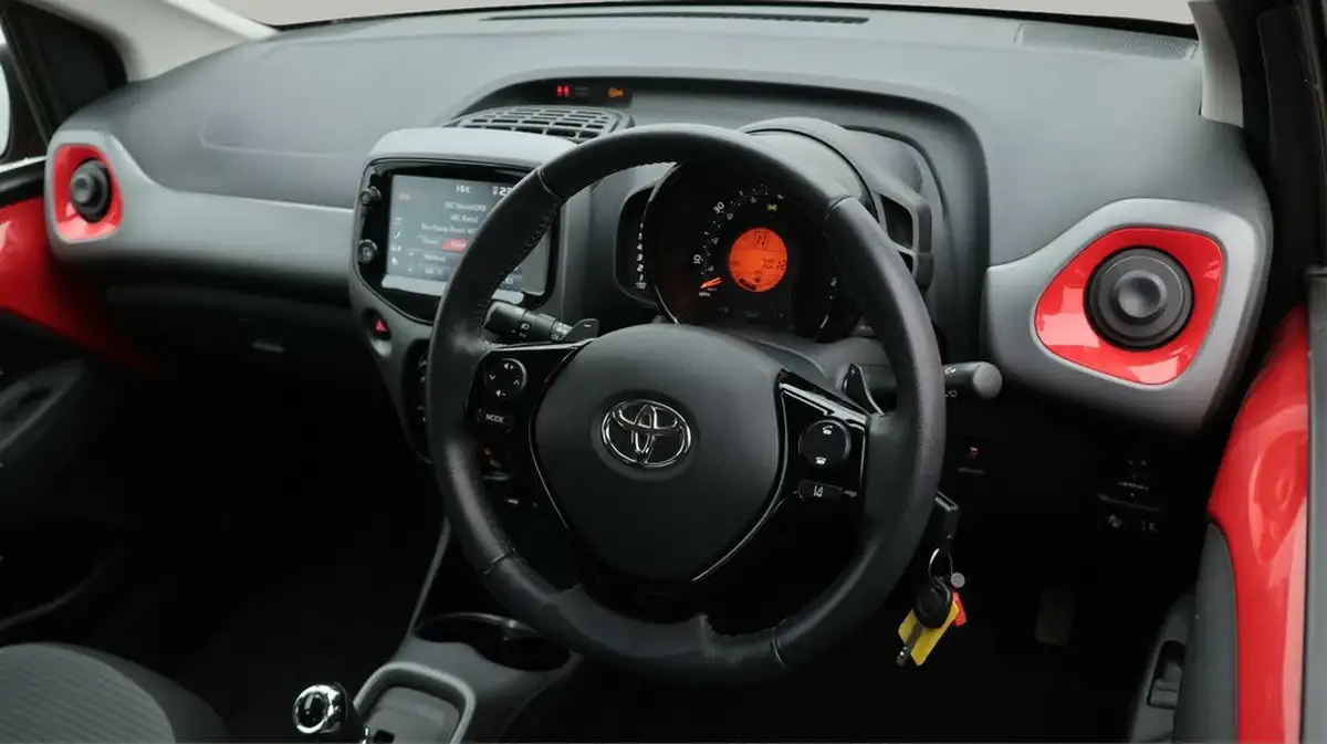 2021-toyota-aygo-10-vvt-i-x-play-tss-x-shift-big-9