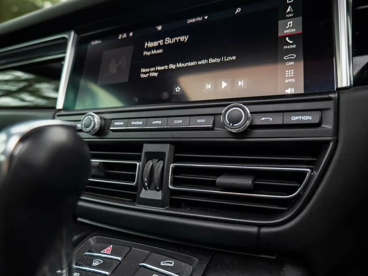 2019-porsche-macan-30-v6-s-big-48