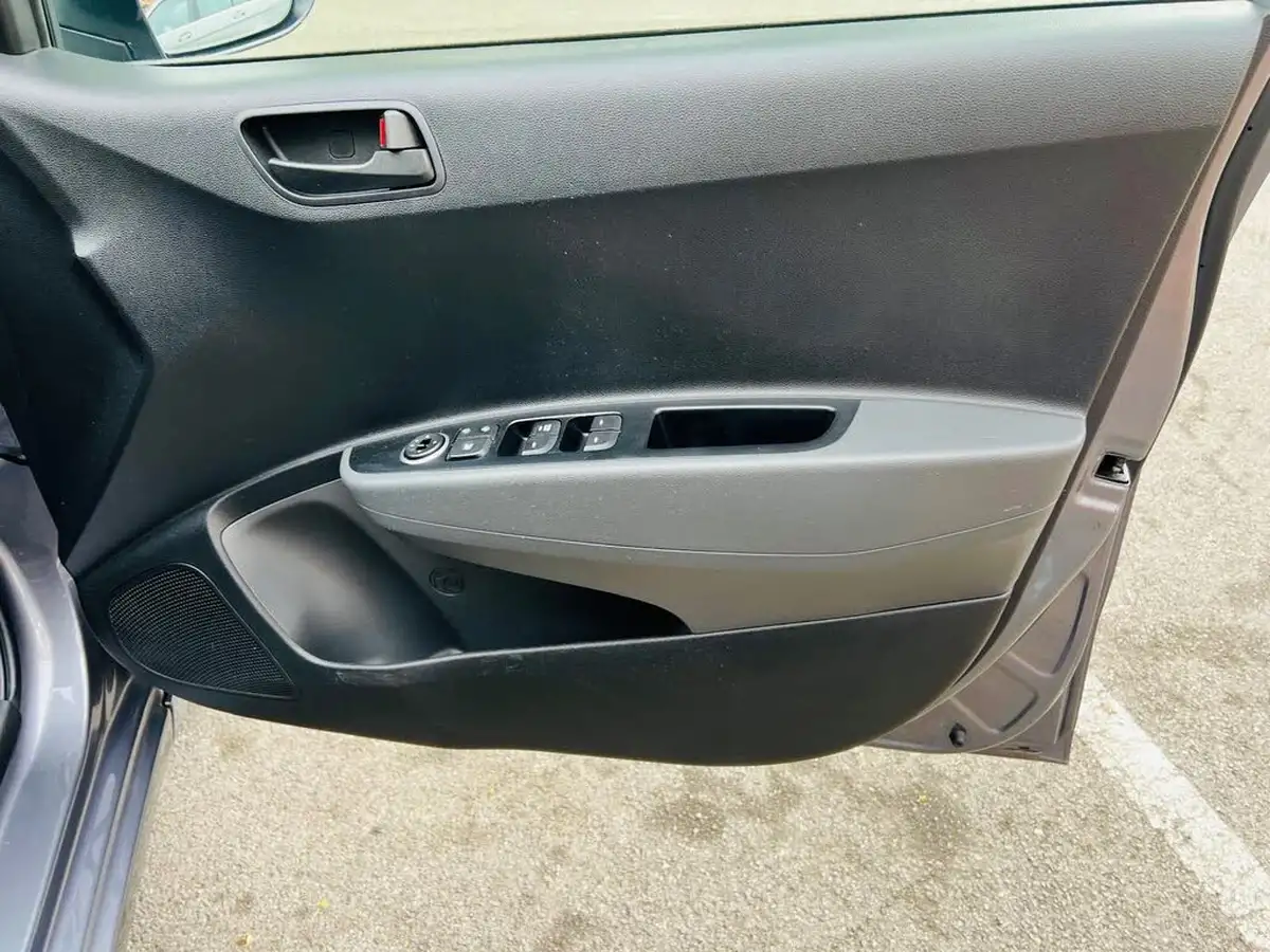 2018-hyundai-i10-10-se-67ps-big-46