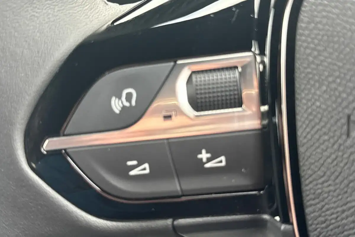 2024-peugeot-2008-suv-12-puretech-allure-130ps-big-25