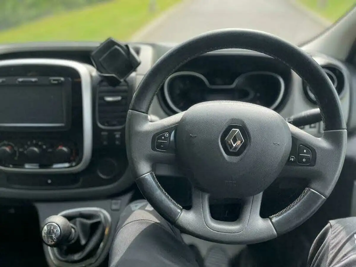 2017-renault-trafic-16dci-ll29-125-sport-nav-energy-125-e6-panel-van-big-35