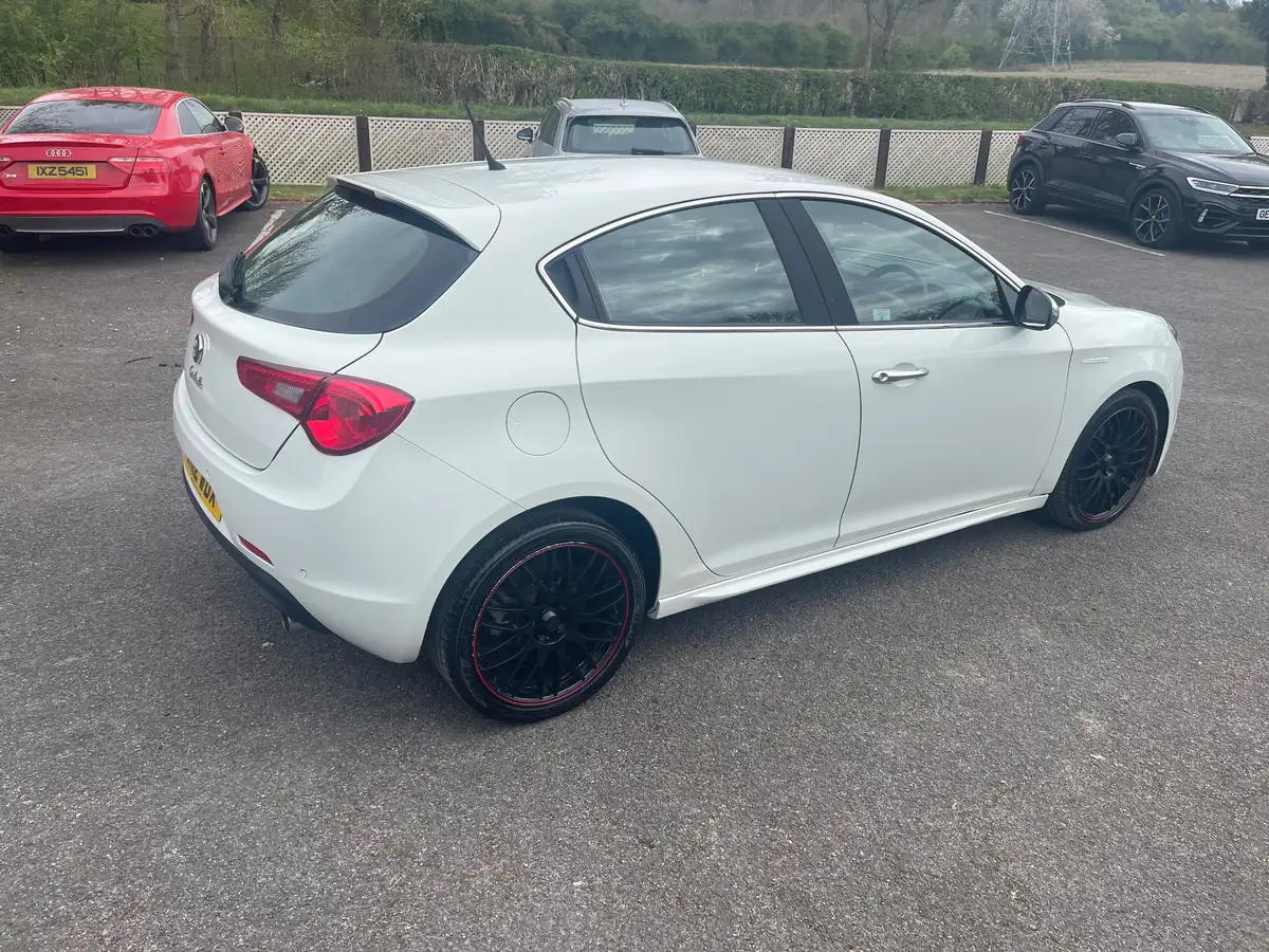 2012-alfa-romeo-giulietta-20td-veloce-170bhp-tct-big-17