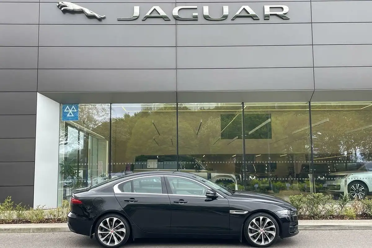 2020-jaguar-xe-20i-s-big-1
