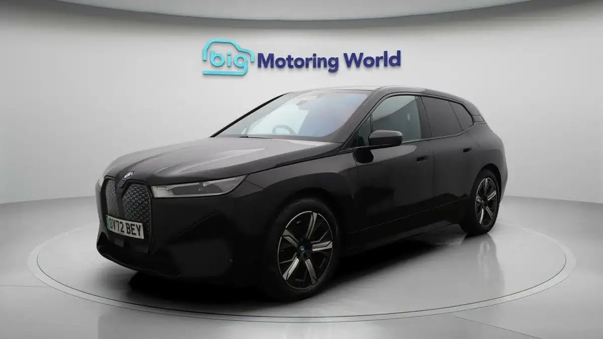 2022-bmw-ix-e-xdrive-40-m-sport-big-3