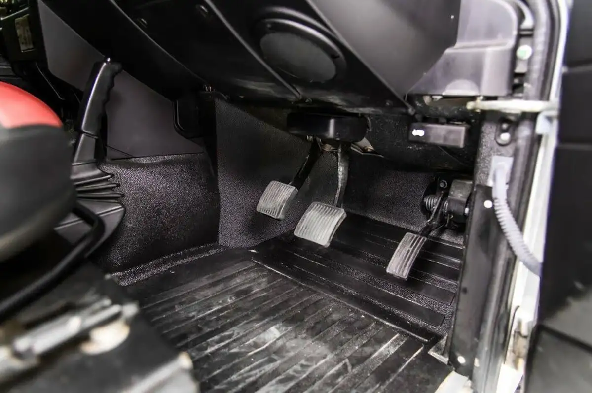 2015-land-rover-90-defender-22td-xs-hard-top-big-18