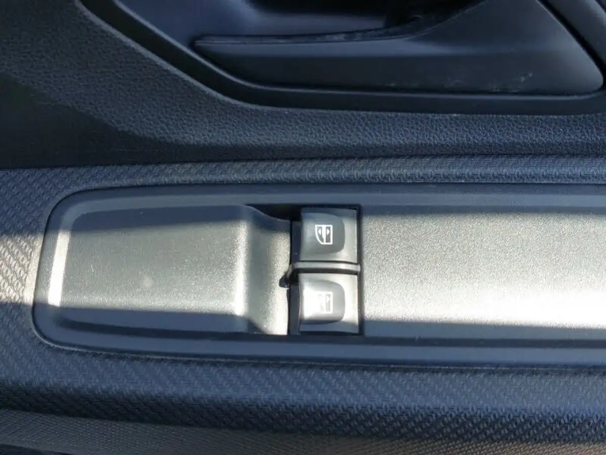 2022-dacia-sandero-10-sce-essential-big-11