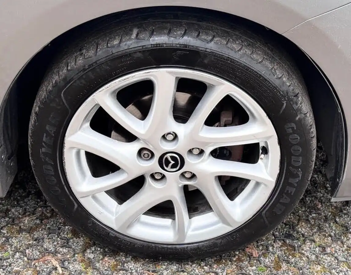 2013-mazda-mazda3-16-tamura-auto-big-31