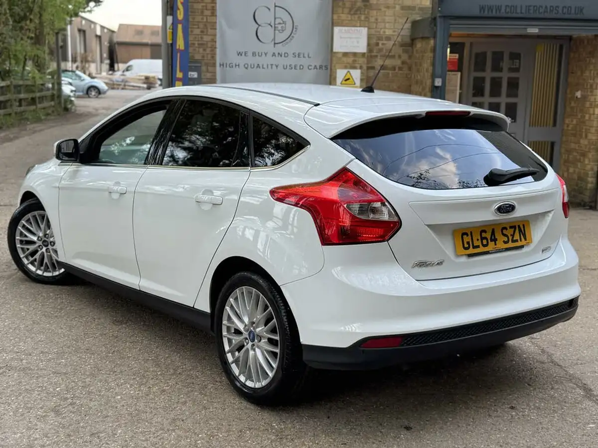 2014-ford-focus-10-zetec-125ps-ss-hatchback-big-24