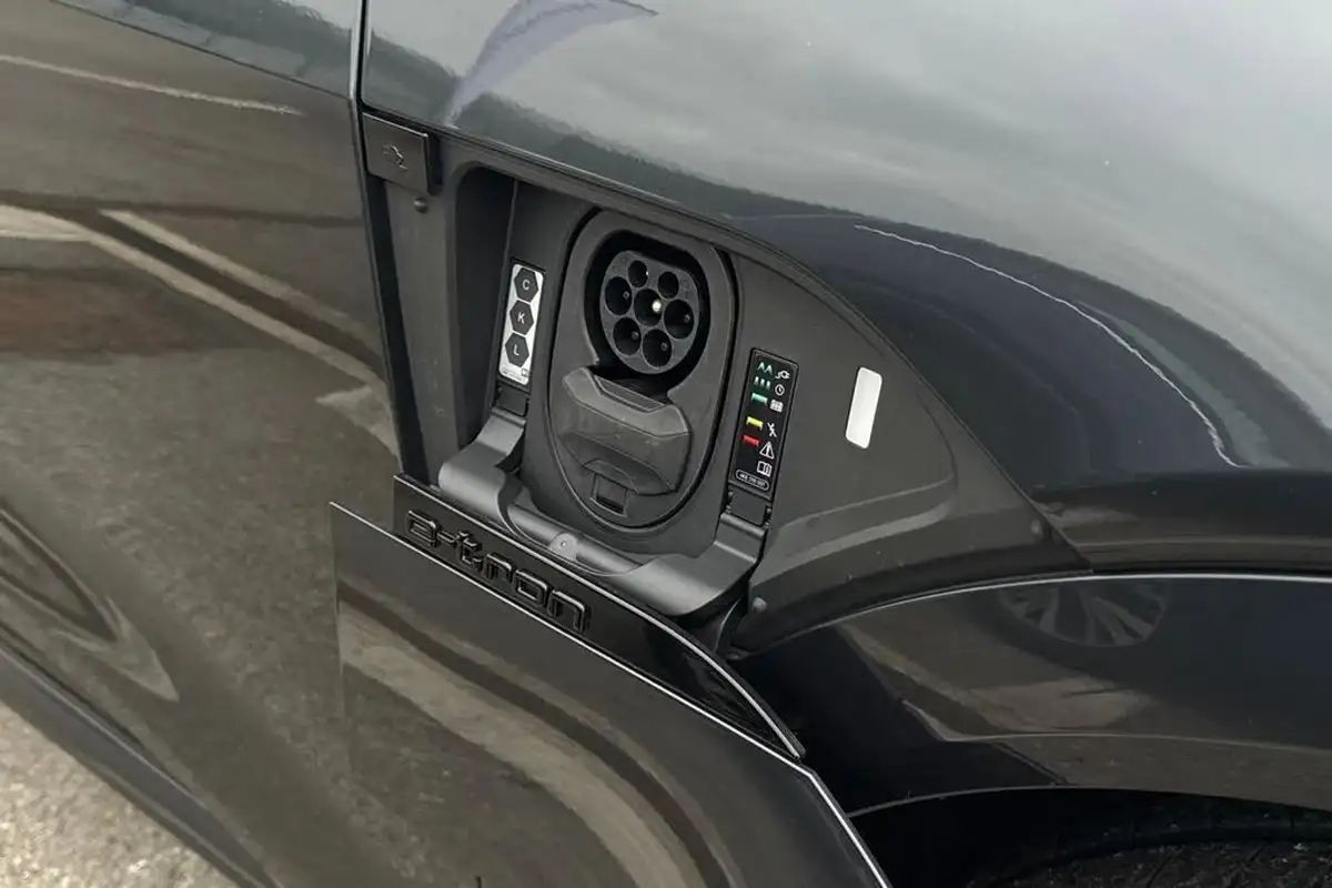 2023-audi-q8-e-tron-55e-sport-suv-big-28