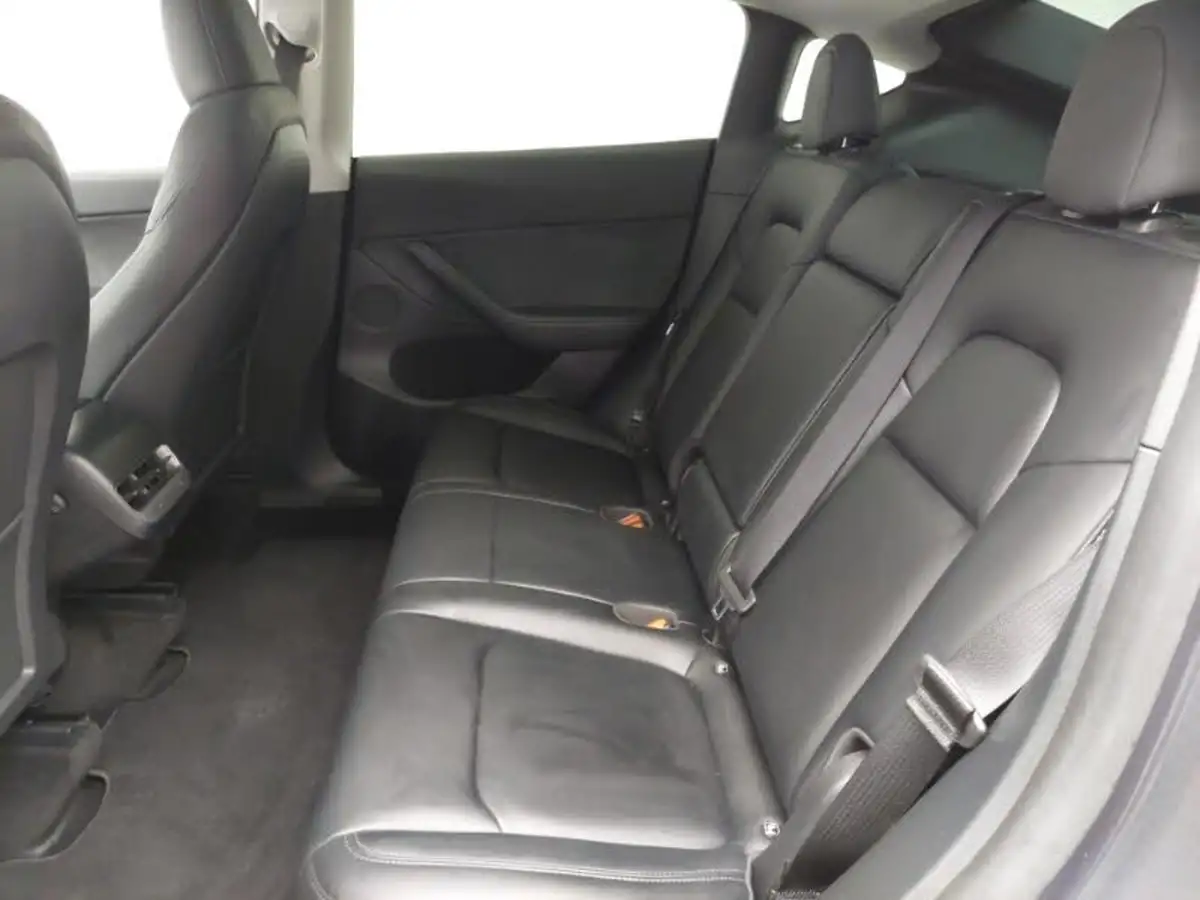 2023-tesla-model-y-e-rwd-big-5
