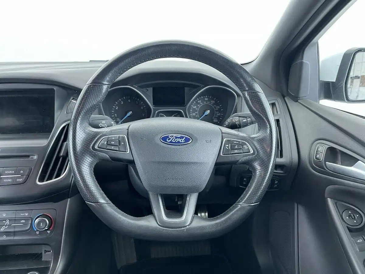 2018-ford-focus-10t-st-line-140ps-hatchback-big-35