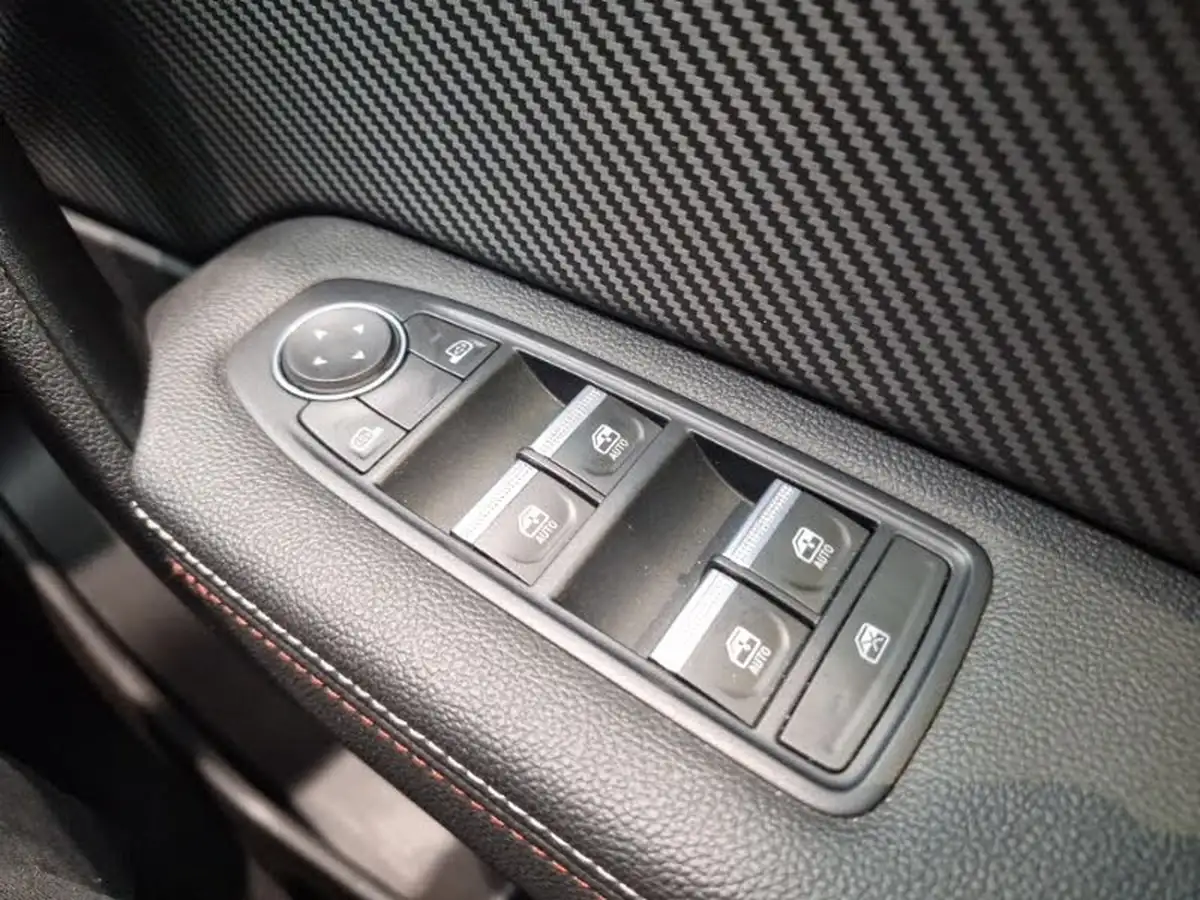2022-renault-captur-13-tce-rs-line-big-13