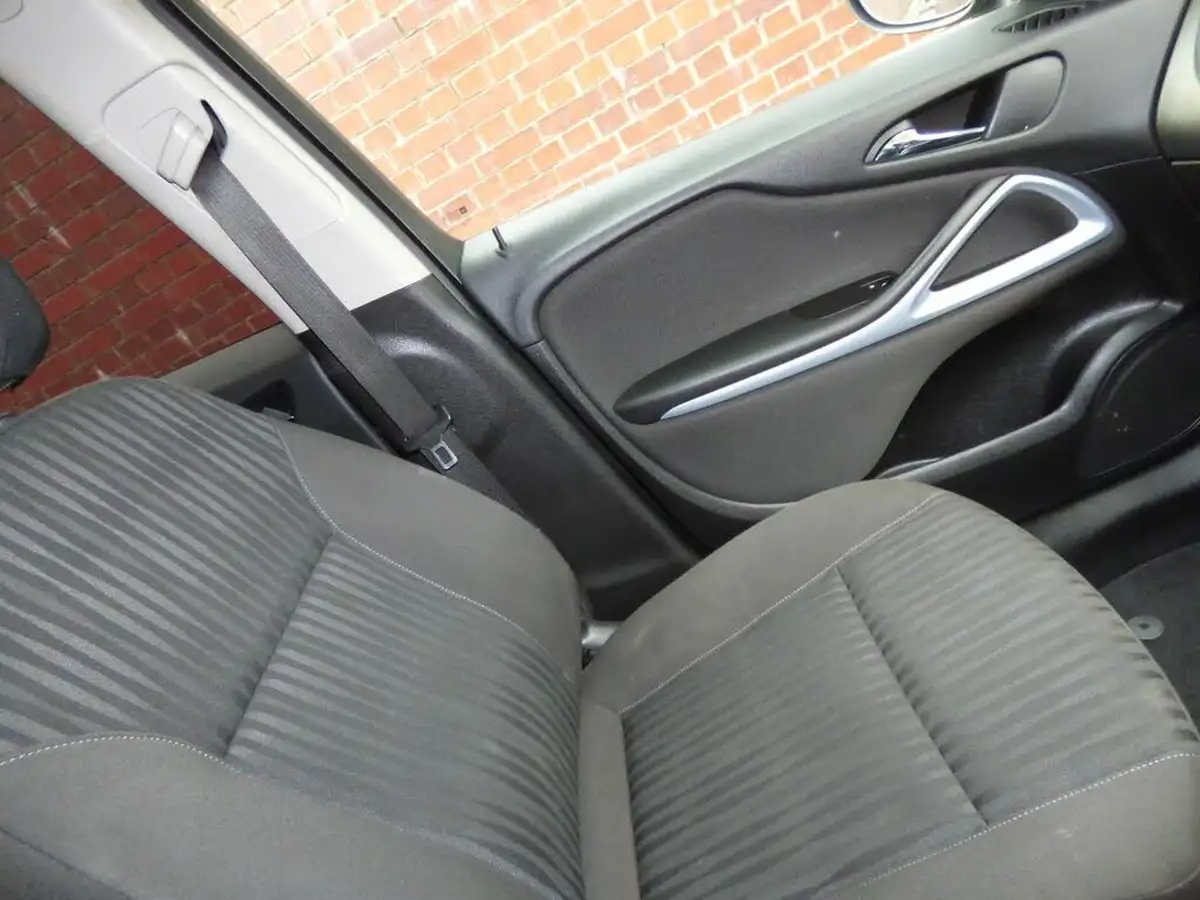 2015-vauxhall-zafira-tourer-14i-16v-turbo-exclusiv-big-29